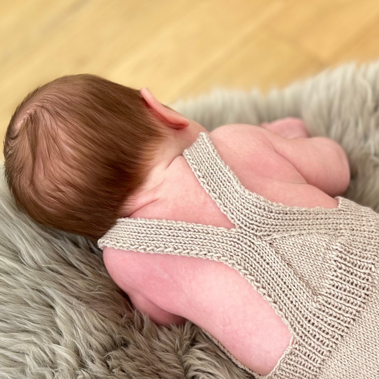 Romper/selebukse 0-3 måneder - Håndstrikka plagg - Vesleskatten design