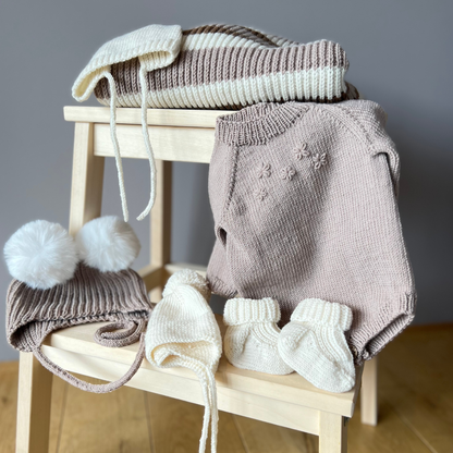 Vesleskattens blomsterbody - Strikkepakke - Dale Garn Soft Merino