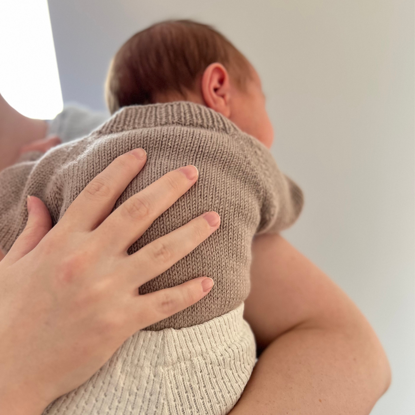Vesleskattens blomsterbody - Strikkepakke - Dale Garn Soft Merino
