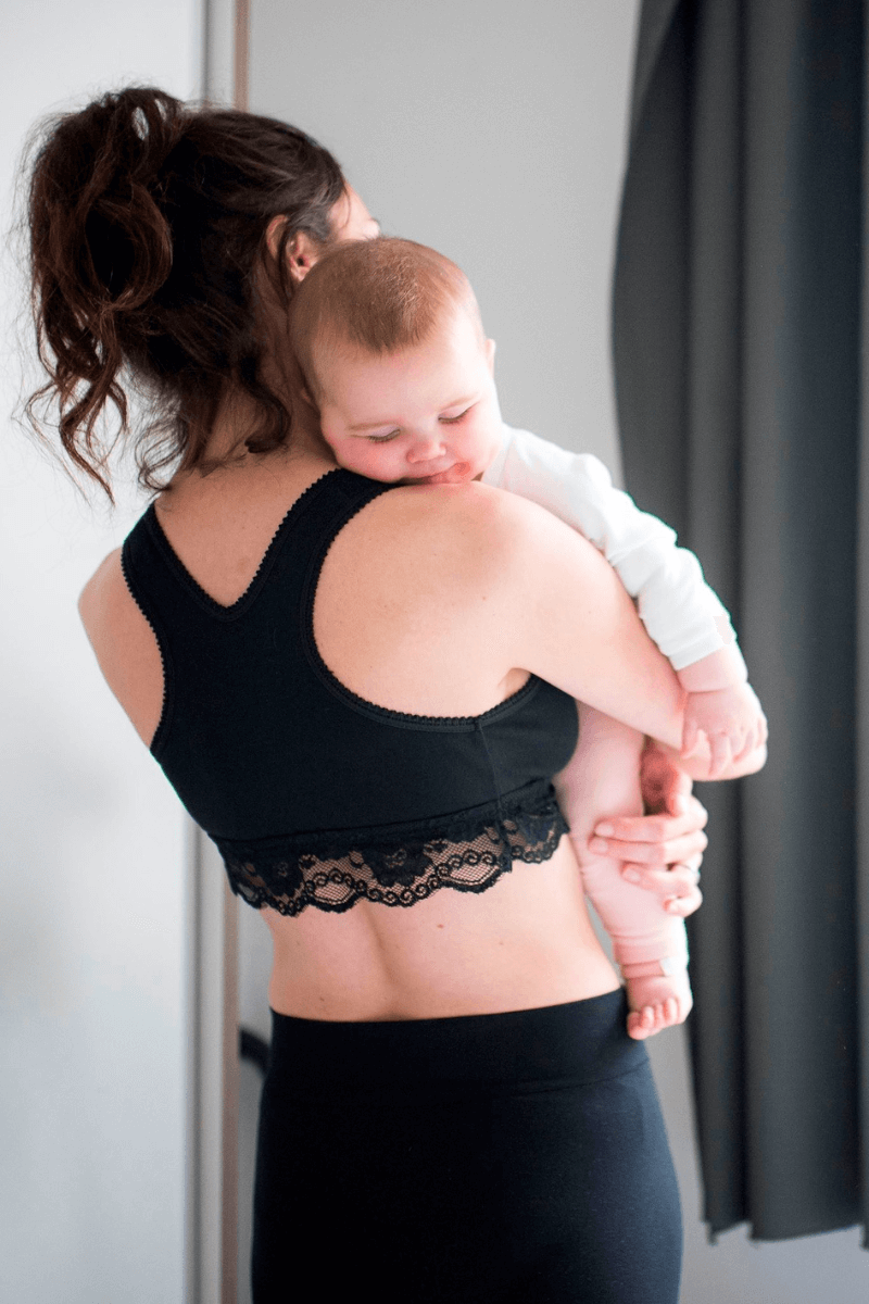 Svart amme-bh som er behagelig å sove i. Økologisk amme-bh. 