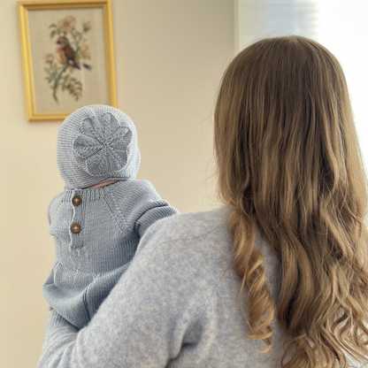 Kyse til baby i merinoull. Strikkepakke. Hentesett. Strikke til jente. Strikke kyse i merinoull. 