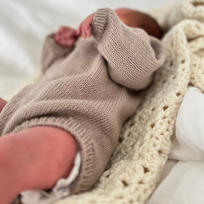 Vesleskattens blomsterbody - Strikkepakke - Dale Garn Soft Merino