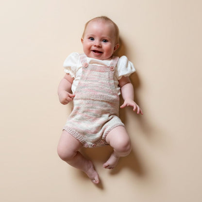Vesleskattens klassiske romper – strikkeoppskrift selebukse til baby, digital oppskrift som PDF