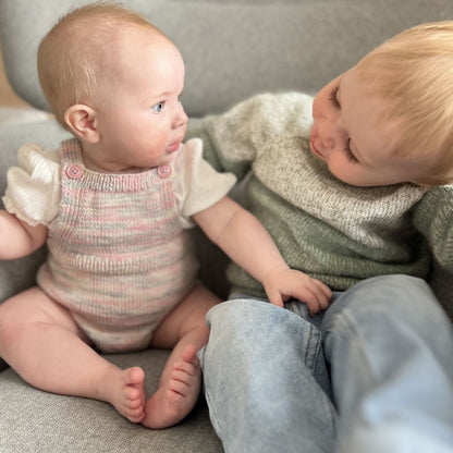 Klassisk romper og mohair genser – strikkeoppskrift selebukse baby, digital oppskrift PDF