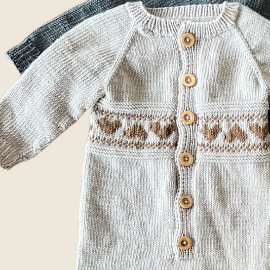 Classic knapper fra Go Handmade på dress fra Vesleskatten. Knapper på babydress. 15 mm.