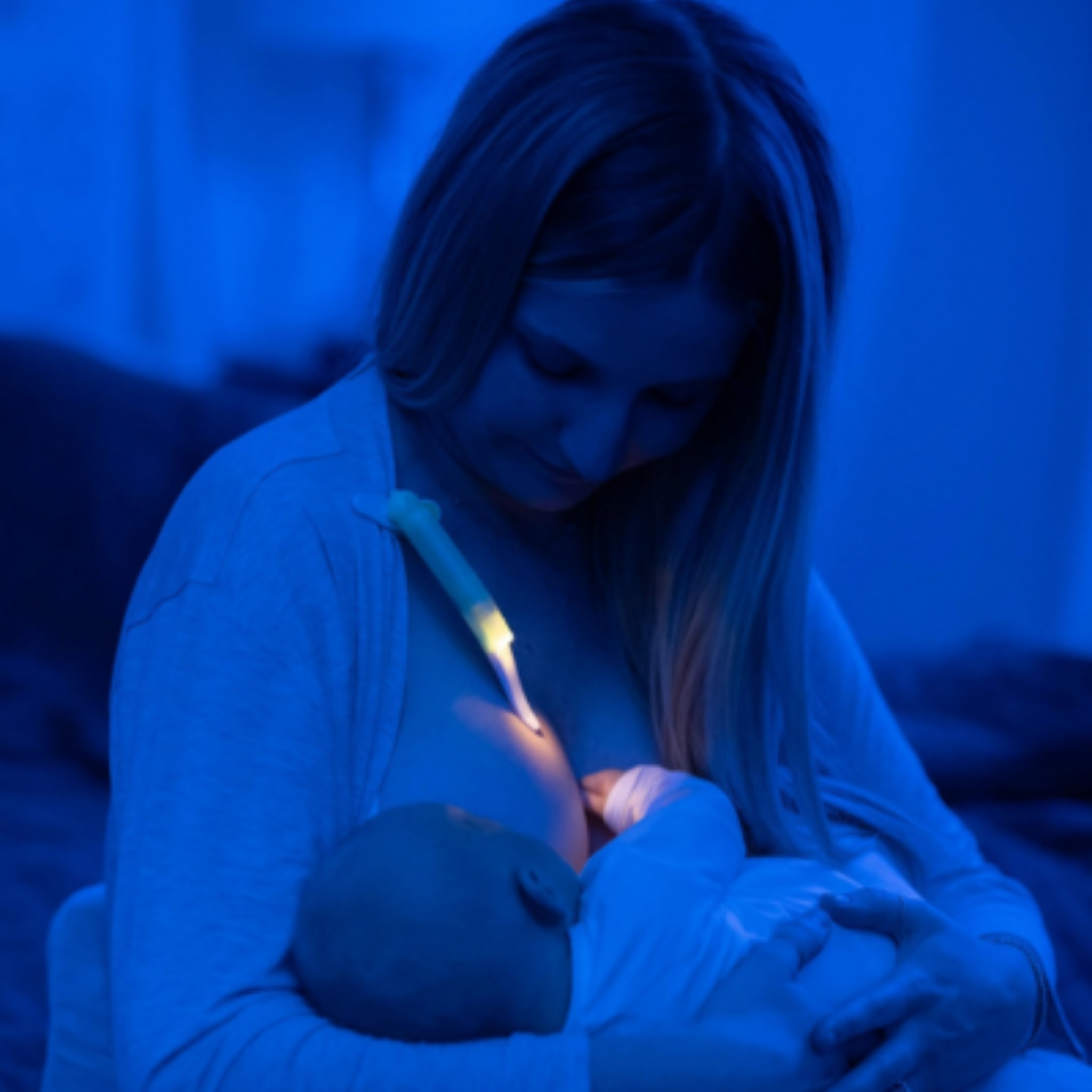 Load video: Reklamefilm for LatchLight - ammelys som gjør nattamming lettere