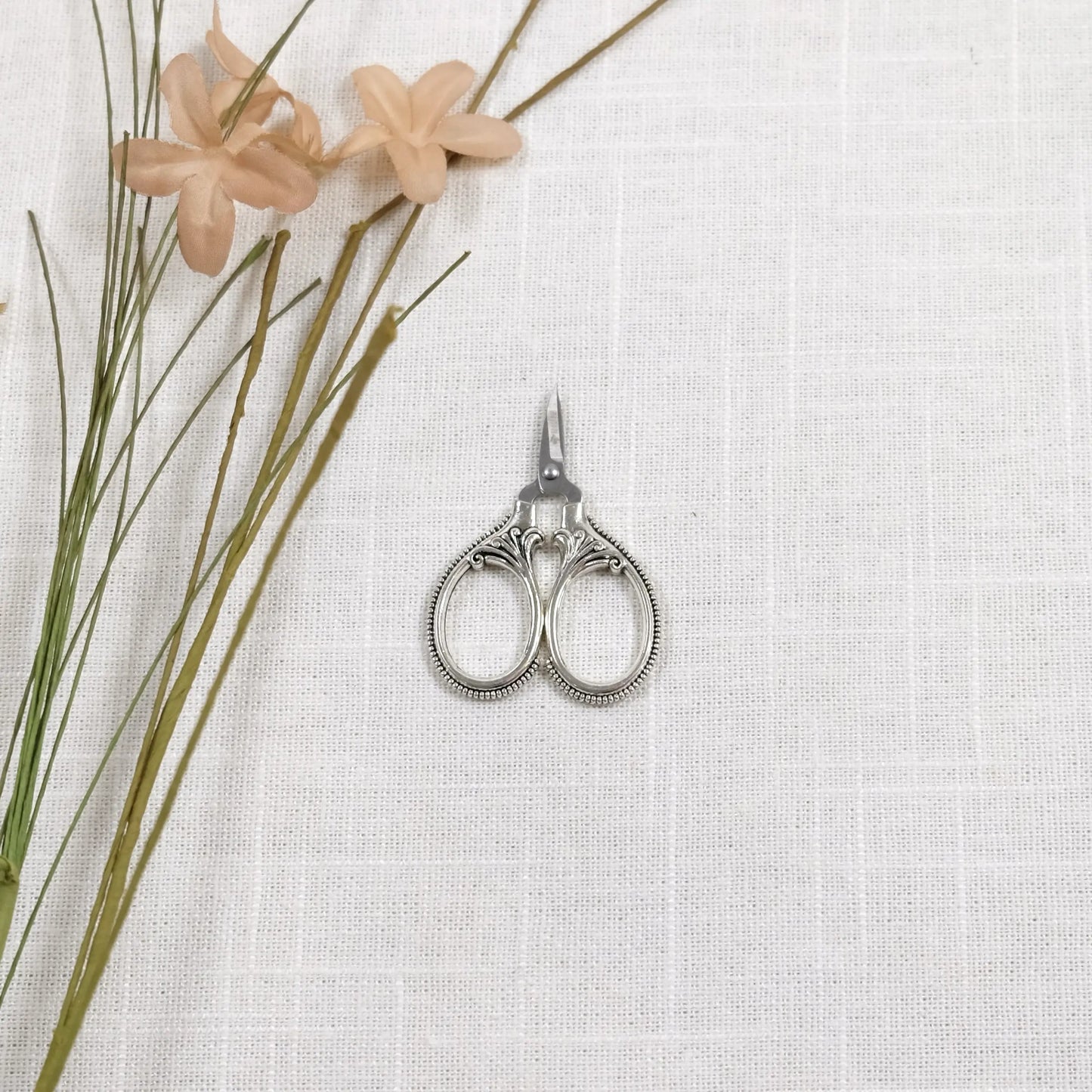 Minisaks - Vintage sølvfarget saks med boks