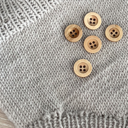 Classic treknapper Go Handmade. Treknapper med 4 hull som er 15 mm diameter. Knapper som er gode til babystrikk og hentesett.