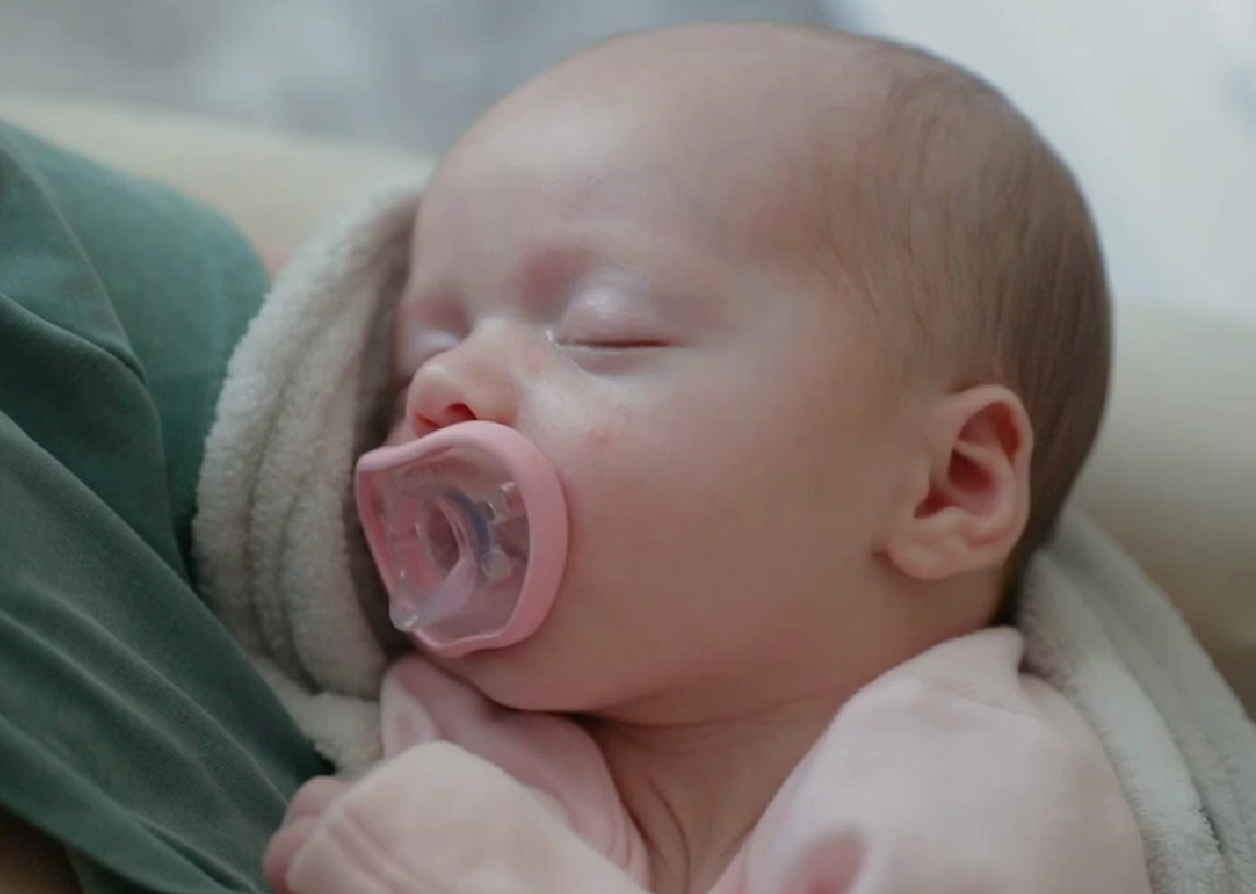 Load video: Reklamefilm fra Nanobèbè om deres smokker Flexy, anbefalte smokker