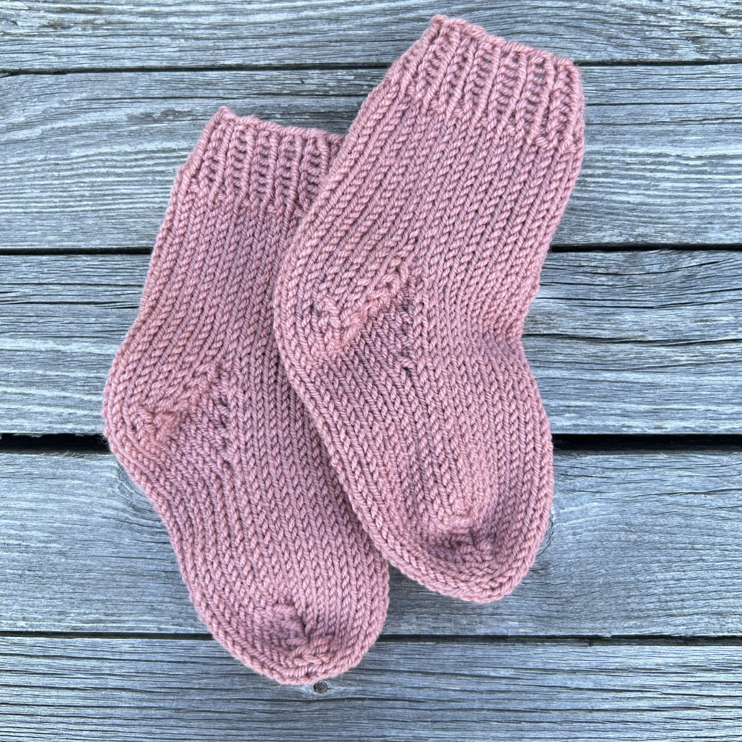 Merinoull 100% - ullsokker til baby. Strikkeoppskrift og garn til ullsokker til baby og barn. Enkle sokker uten mønster.