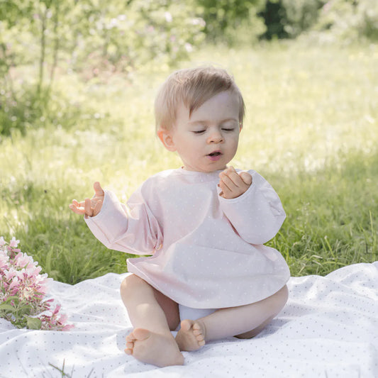 Smekke med lange ermer fra Summerville Organic. Gensersmekke. Økologisk bomull. Produkt uten plast. Rosa smekke. 