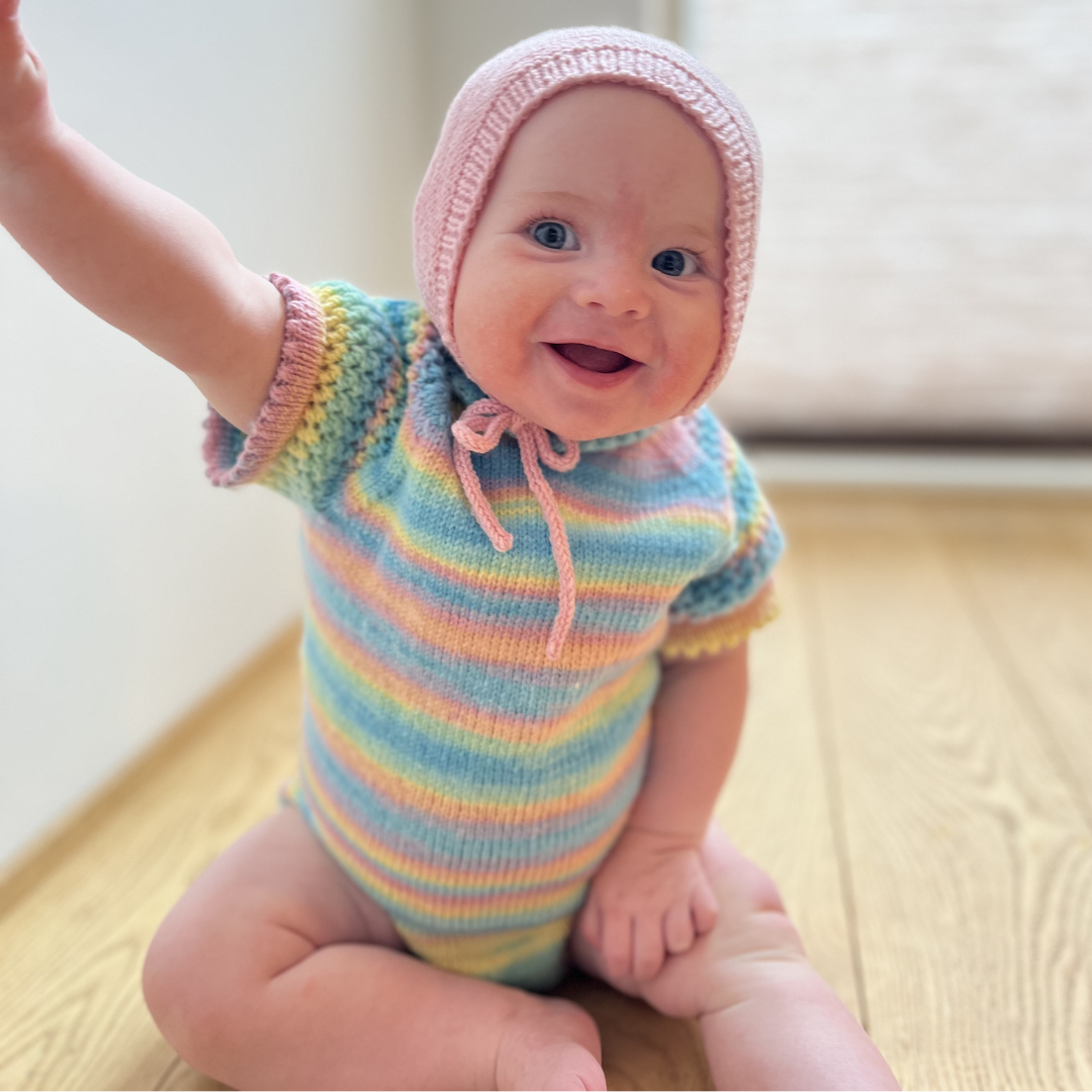 Strikk body til baby. Sommerstrikk i merinoull til baby. Strikke sommerklær til baby og barn.