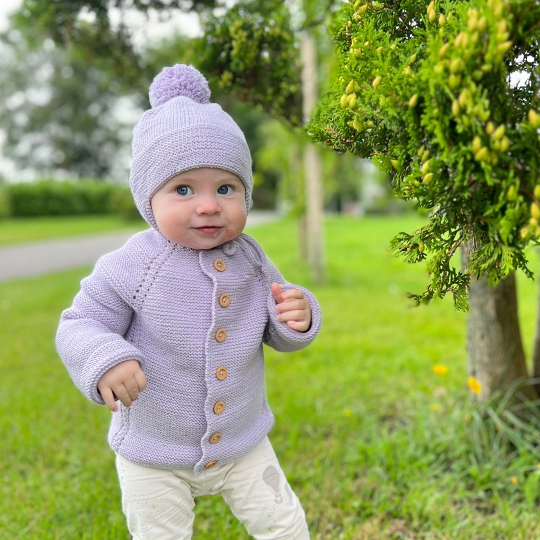 Strikke jakke og lue til baby og barn. Strikk til barnehagebarn. Rillestrikk til baby og barn.