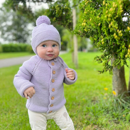 Strikke jakke og lue til baby og barn. Strikk til barnehagebarn. Rillestrikk til baby og barn.