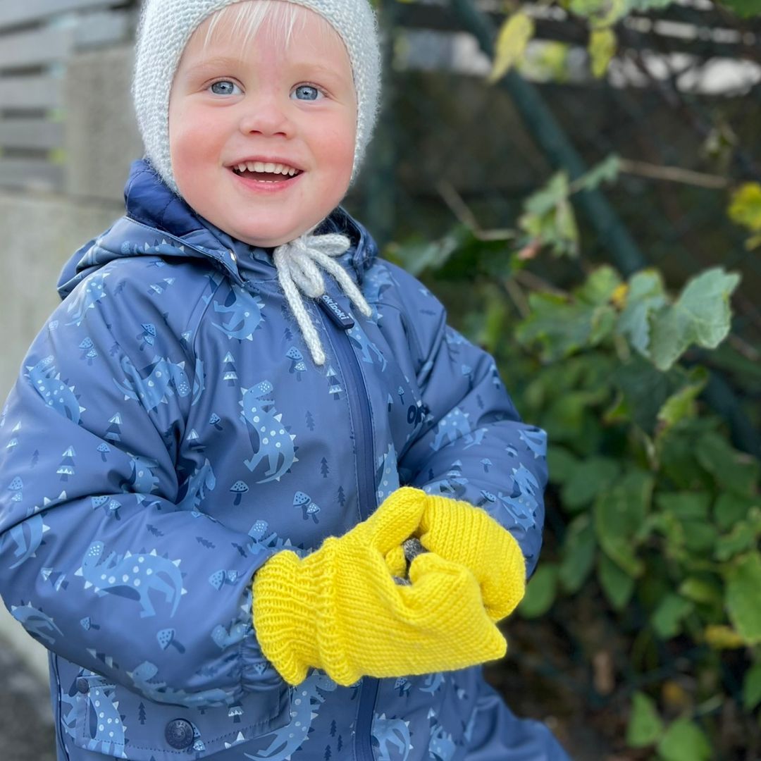 behagelige votter med tommel til barnehagebarn i merinoull