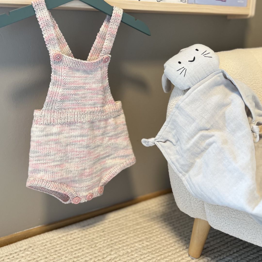 Klassisk romper – babystrikk romper, body, strikkeoppskrift uten garn til baby