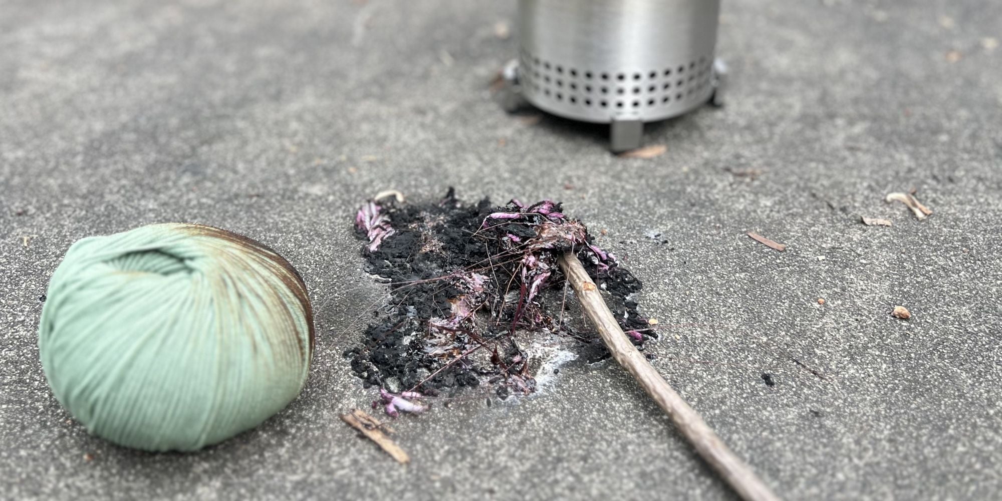 Load video: Se forskjellen på merinoull og plastgarn - Vesleskatten har kun 100% naturlig garn
