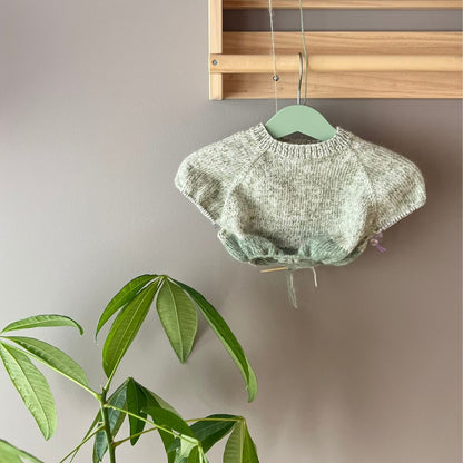 Mohairgenser til barn 1-6 år. Tynn kidsilk erle og soft merino. Myk og varm strikkegenser. Kjøp oppskrift.