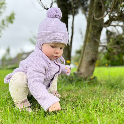 100% kløfri merinoull. Strikkeoppskrift med merinoull til baby og barn. Jakke og lue.