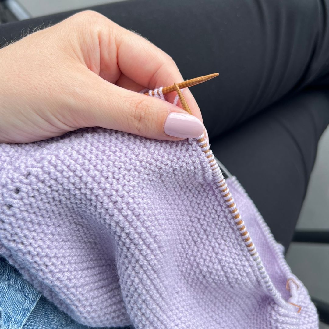 Lett å strikke. Strikkeoppskrift til baby og barn. Strikk til baby og barnehagebarn i 100% merinoull.