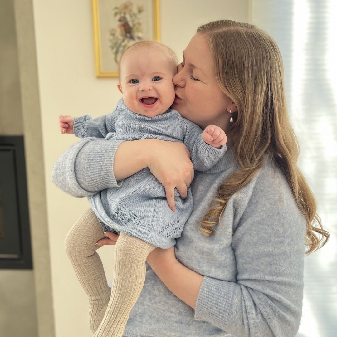 Digital oppskrift strikke kjole med body – PDF uten garn. Sommerstrikk til baby og barn i 100% merinoull.