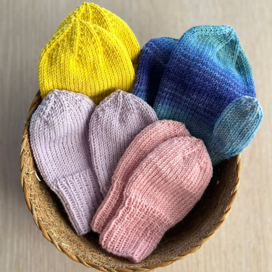 votter i soft merino både med og uten tommel, nybegynnervennlig strikkeoppskrift med videostøtte